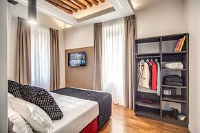 Little Queen Suite