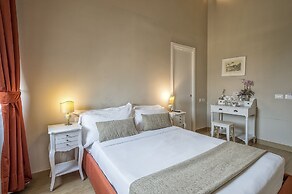 Little Queen Suite
