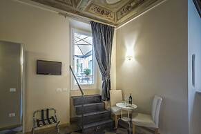 Little Queen Suite