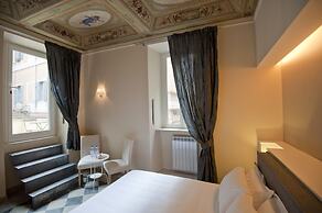 Little Queen Suite