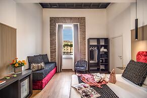 Little Queen Suite