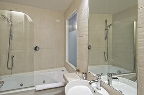 Little Queen Suite