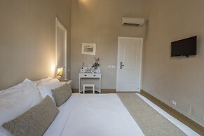 Little Queen Suite