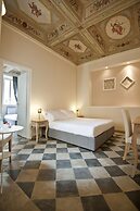 Little Queen Suite