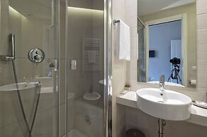 Little Queen Suite