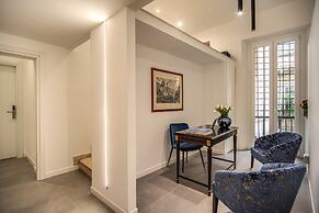 Little Queen Suite