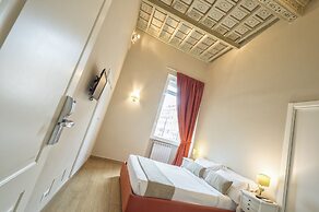 Little Queen Suite