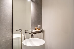 Little Queen Suite