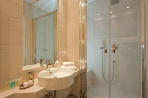 Little Queen Suite