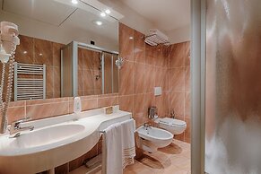 Continental Urban Art Hotel