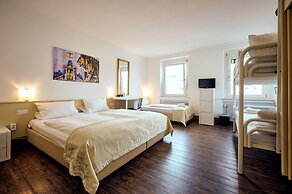 The 4 You Hostel & Hotel