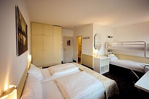 The 4 You Hostel & Hotel