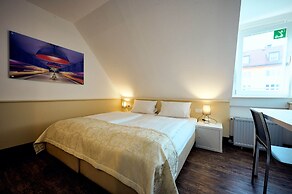 The 4 You Hostel & Hotel