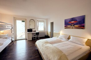 The 4 You Hostel & Hotel