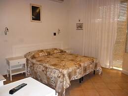 Lastra Bed & Car