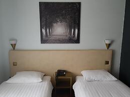 Yasha Hotel