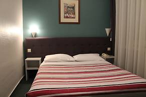 Yasha Hotel
