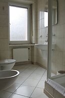 Yasha Hotel