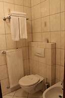 Yasha Hotel