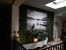Yasha Hotel