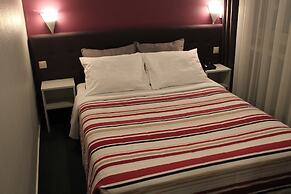 Yasha Hotel
