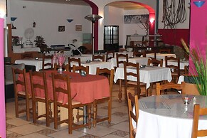 Yasha Hotel