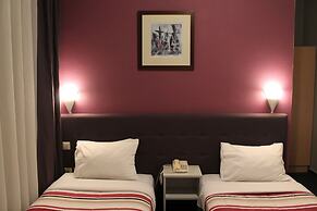 Yasha Hotel