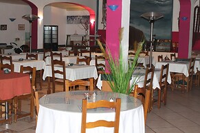Yasha Hotel
