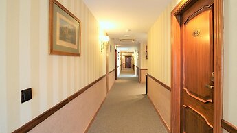 Hotel Ele Puente Romano