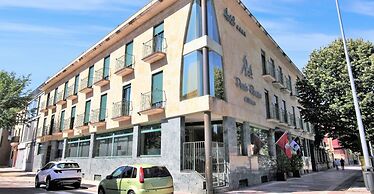Hotel Ele Puente Romano
