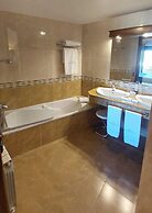Hotel Ele Puente Romano
