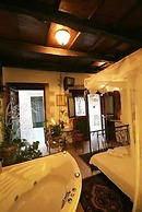 Ifigenia Rooms & Studios