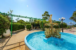 Summery Hotel