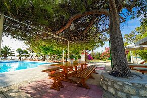 Summery Hotel