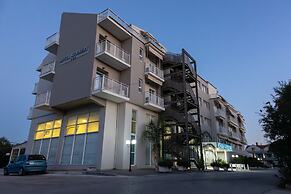 Summery Hotel