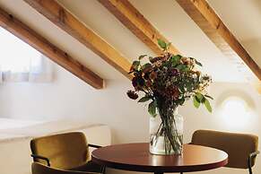 Blume Cruz Suites