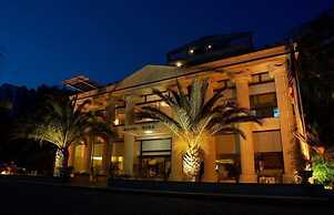 Hera Hotel