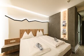 Dips&Drops – SUPERIOR HOTEL · SPORTS · SPA · RESTAURANTS