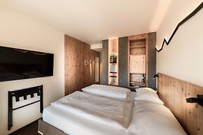 Dips&Drops – SUPERIOR HOTEL · SPORTS · SPA · RESTAURANTS