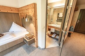 Dips&Drops – SUPERIOR HOTEL · SPORTS · SPA · RESTAURANTS
