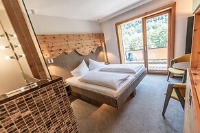 Dips&Drops – SUPERIOR HOTEL · SPORTS · SPA · RESTAURANTS