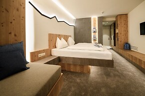 Dips&Drops – SUPERIOR HOTEL · SPORTS · SPA · RESTAURANTS