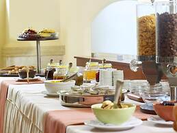 Avantis Suites Hotel