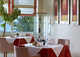 Avantis Suites Hotel