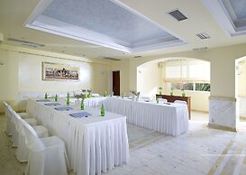 Avantis Suites Hotel