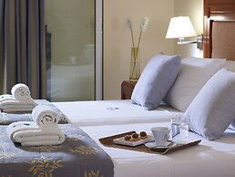 Avantis Suites Hotel