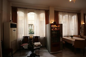 Adams Hotel