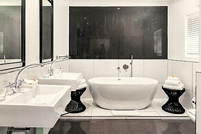 Villa Afrikana Guest Suites