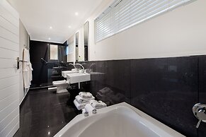 Villa Afrikana Guest Suites