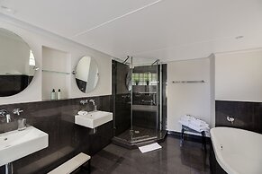 Villa Afrikana Guest Suites